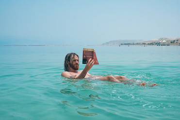 articles/reading_book_in_the_sea.png